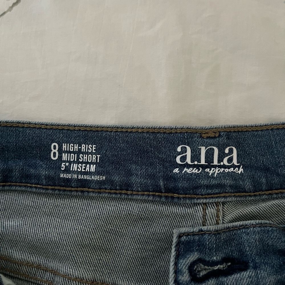 a.n.a High-Rise Midi Jean shorts - Classic Blue